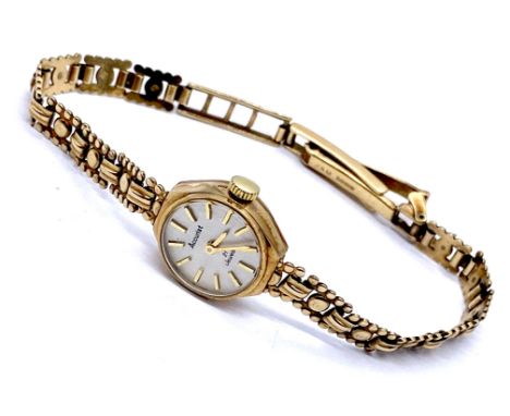 A ladies 9ct gold Accurist wristwatch with 9ct gold strap, gross weight 11.4g