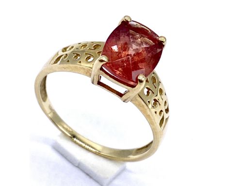A 10K/375 gold orange quartz dress ring, Size N 1/2, 2.2 grams total.