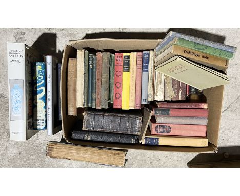 A collection of various books including Peter Pan & Wendy illustrated by Gwynedd M. Hudson (cover A/F), Hamlet edited and sig