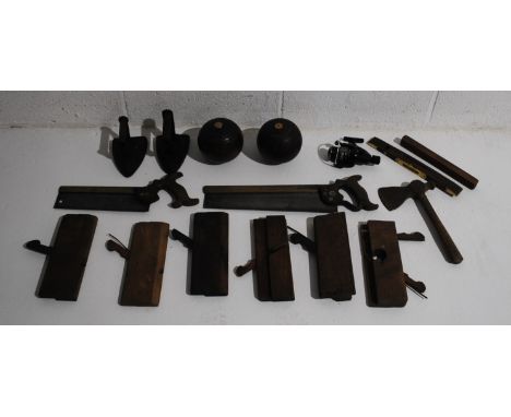 A collection of assorted tools, to include Spear & Jackson saws etc.