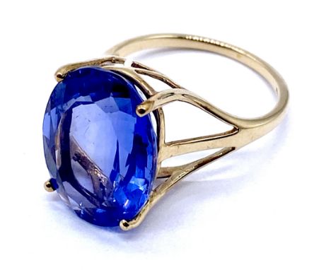 A 9ct gold fluorite solitaire ring, Size N, 4.3 grams total