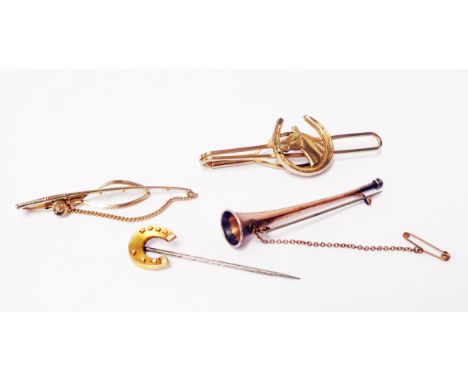 A marked 15ct horseshoe stick pin, hunting horn brooch and two Stratton sporting tie clips