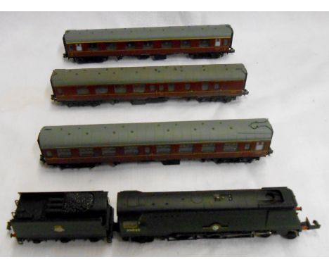 An unboxed Bachmann N Gauge 372-311 Class 21C1 Merchant Navy 4-6-2 35023 Holland Afrika Line B.R. locomotive and tender and t