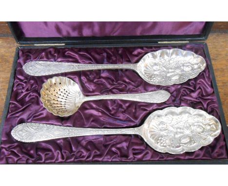 A cased pair of silver plated berry spoons and matching sifter ladle