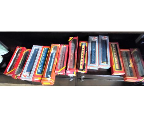 Fourteen Hornby Railways and Lima HO gauge coaches, most with boxes. (14)