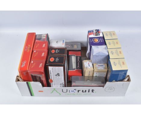A COLLECTION OF BOXED WEST MIDLANDS RELATED BUS MODELS, majority 1/76 scale, all are models of Midland Red, including the 190