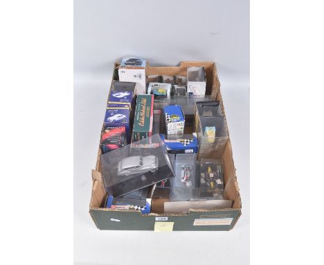 A MIXED COLLECTION OF DIECAST MODEL VEHICLES, the collection includes models by Atlas, Oxford Collections, Cararama, Green Li