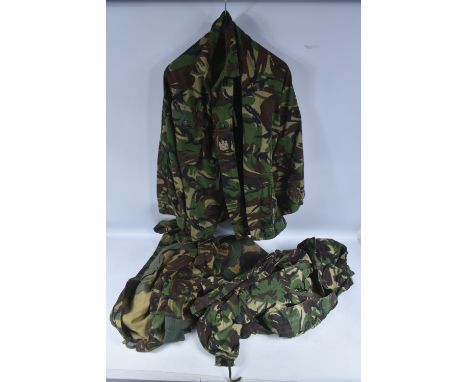 A BRITISH ARMY DPM ZIP THROUGH CAMO JKT, with Warrant officer Rank patch to chest, British Army Parachutist Smock, size 170, 
