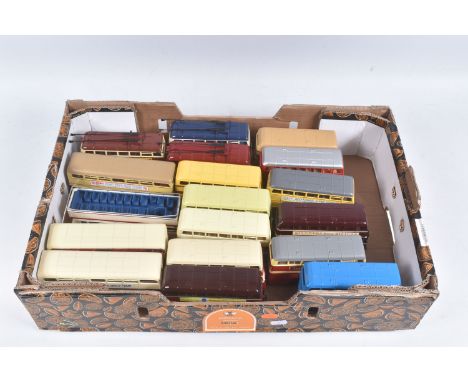 A COLLECTION OF UNBOXED CORGI CLASSICS 1/50 SCALE BUS &amp; TROLLEYBUS MODELS, to include a number of Daimler CW and Guy Arab