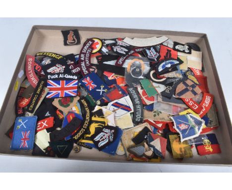 LARGE BOX CONTAINING VARIOUS BRITISH ARMY SHOULDER TITLES/FORMATION PATCHES/COLLAR PATCHES, over 50 items, including 22 SAS, 