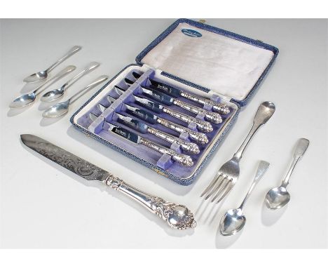 Mixed silver flatware, to include a cased set of silver handled knives, a silver handle knife, a fork and six spoons, total w