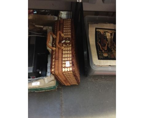 PICNIC HAMPER