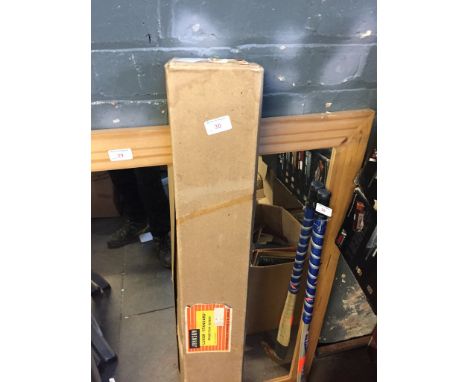 PROJECTOR SCREEN