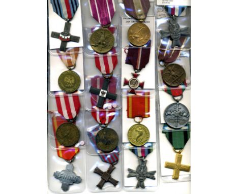 Poland, WW2 Period Medals, including WW2 Army Service Medals (2); Volunteer War Medals (2); Polish Resistance in France Medal