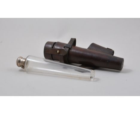 Edwardian glass hunting flask, plated mounts in a leather case.