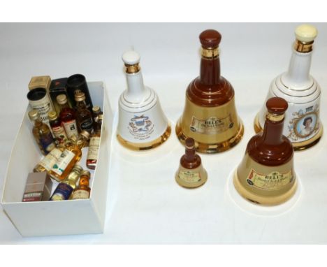 Sixteen miniatures mostly Scotch whisky, Macallan, The Tormore Laphroaig and five Wade Bell's whisky decanters (empty) 