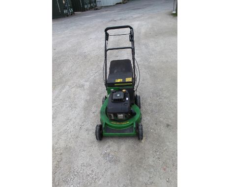 John Deere petrol mower. Engine in good sound condition (blades do not turn) 