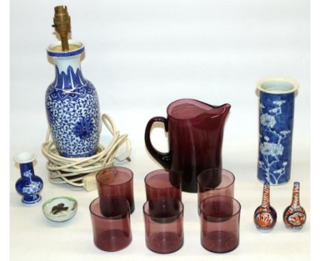 Whitefriars style purple glass jug with pinched spout, H16cm, with set of six matching tumblers, Chinese blue and white porce