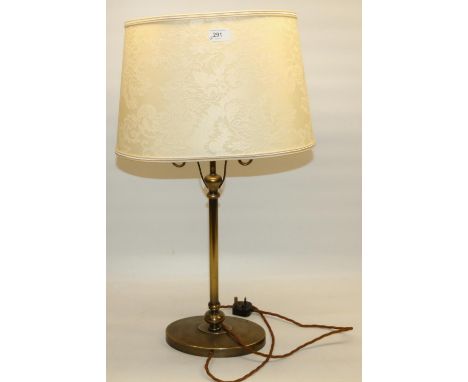 Bronzed metal table lamp, on oval base, with yellow damask type shade, and a Regency style mahogany jardiniere pedestal, H100