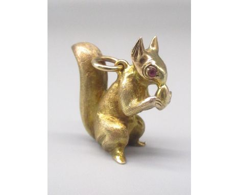 9ct yellow gold squirrel charm, with ruby set eyes, stamped 375, 7.5g 