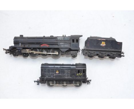 Tri-ang OO gauge Princess Elizabeth plastic bodied electric loco with tender in BR black livery set in original box (box very