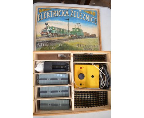 ETS (Elektrica Zeleznice) 1/45 scale O gauge Czech tinplate and all metal 2 rail passenger set with 0-4-0 Mattoni engine, 3 c