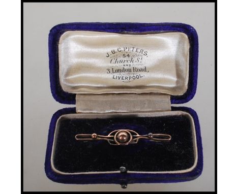 A Victorian 9ct gold brooch with wire work roundles and central ball finial flanked by two smaller ball finials, pin to verso