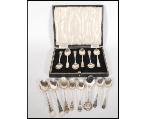 A cased set of early 20th Century silver hallmarked teaspoons, hallmarked for Sheffield date letter r, makers mark for&nbsp;V