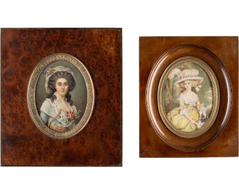   ZWEI DAMENBILNDISSE     England, um 1900     Gouache auf Elfenbein. 11,5 x 8,5 cm (R. 19,5 x 16 / 22 x 20 cm). Seitlich rec