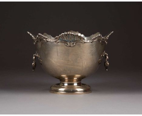   MASSIVE BOWLE MIT ROCAILLENDEKOR     England, London, Mappin &amp; Webb Ltd, 1905     Silber. H. 19,8 cm, 1518 g. Punziert 