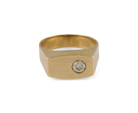  BRILLANT-RING     Gelbgold. Ringmaß ca. 62, Ges.-Gew. ca. 9,4 g. Gest. 750, Herstellersignet. Ein Brillant, ca. 0,35 ct.   