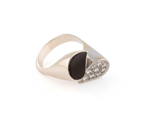   DIAMANT-RING 'GEORG LAUER'     Deutsch, Pforzheim, 20. Jh.     Gelbgold. Ringmaß ca. 53,5, Ges.-Gew. ca. 11,0 g. Gest. 750,