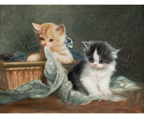  META PLÜCKEBAUM  1876 Dortmund - 1945 Düsseldorf    Zwei Kätzchen     Öl auf Malkarton. 30,5 x 40 cm (R. 41 x 50 cm). Signi