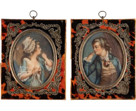   ZWEI MINIATUREN: DAME IM NEGLIGÉ UND GALANTER HERR     Deutsch, um 1900.     Gouache auf Elfenbein. SM 8,5 x 6,5 cm (R. 12 
