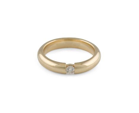   BRILLANT-RING     Gelbgold. Ringmaß ca. 54, Ges.-Gew. ca. 5,7 g. Gest. 585, Herstellersignet. Ein Brillant, ca. 0,15 ct., e
