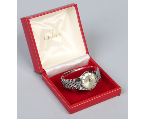 A gentleman's Omega stainless steel automatic chronometer Constellation bracelet watch in box. With pie pan dial, centre seco