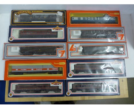 Ten items of OO gauge model railway, Bachmann x3, Lima x3 Hornby x3 and one Mainline, all boxed 