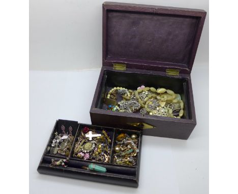 A jewellery box and vintage costume jewellery 