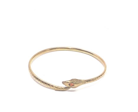 9ct gold snake bangle with garnet eye detail (6.1g) 