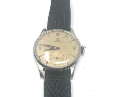 OMEGA gents vintage wristwatch 17 jewel calibre 266 manual wind the watch is ticking engraved caseback cracked glass 