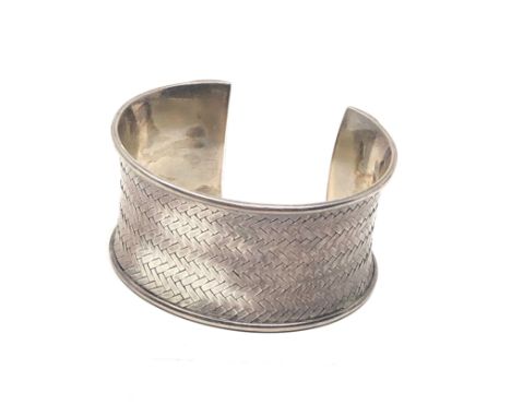 Vintage chunky silver cuff bangle hallmarked 925 measures approx 3.7cm wide weight 69g 