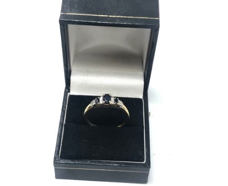 9ct gold diamond and sapphire graduated ring (1.9g) 