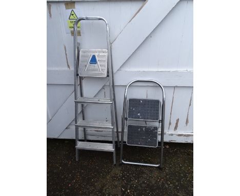 2 Metal step ladders&nbsp;