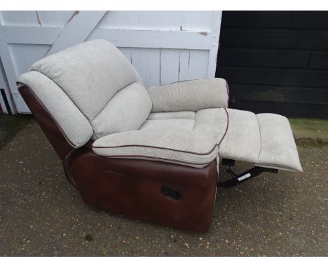 Manual reclining armchair&nbsp;