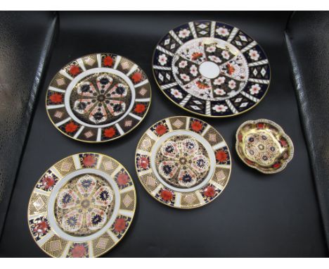 Royal Crown Derby Imari pattern plates- Blue/gold 27cm, 2 x red 18cm, 1 x red 20cm and 11cm trinket dish&nbsp;