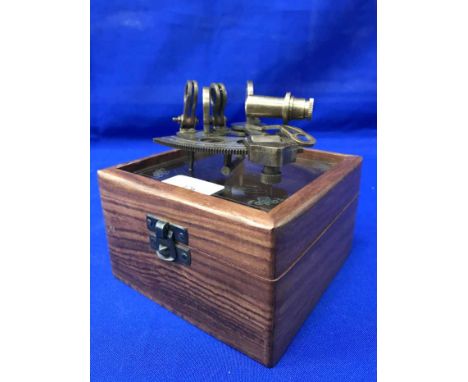 REPRODUCTION SEXTANT IN FITTED BOX