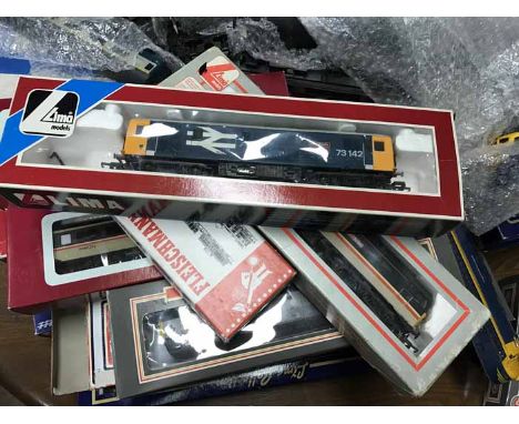 LARGE LOT OF TRAIN CARRIAGES INCLUDING LIMA MODELS, DAPOL AND MODEL POWER ETC
