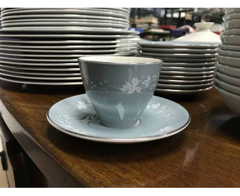 EXTENSIVE ROYAL DOULTON 'REFLECTIONS' PATTERN DINNER SERVICEto include twelve place settings, over eighty parts, with tea ser