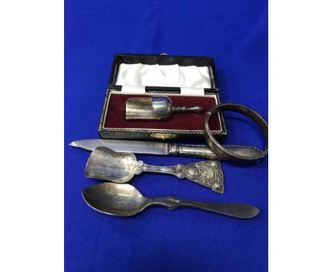 HALLMARKED SILVER CADDY SPOON Birmingham marks for 1964, in a fitted case; together with a sterling silver knife by Tiffany &
