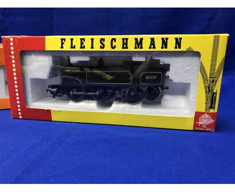 LOT OF TRAIN MODELS - ENGINES AND CARRIAGESIncluding German models Fleischmann and also Roco models